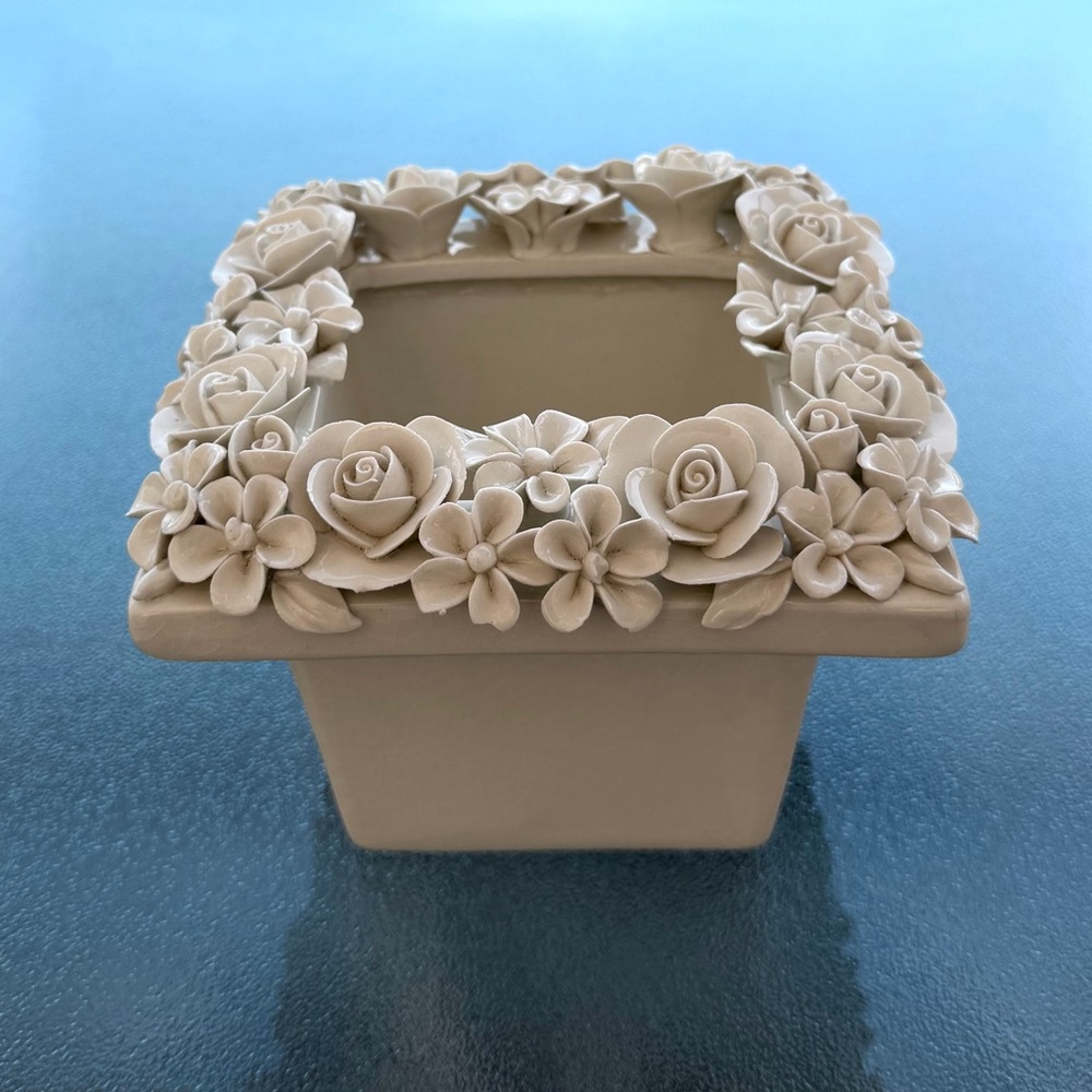 3D Mixed Floral Antique White Ceramic Square Planter/Vase - Picture 4 of 8